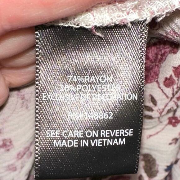 Torrid Floral Blouse Size 5 Plus Blouson Top Elastic Hem Boho Flowy Lace Detail - Picture 6 of 7